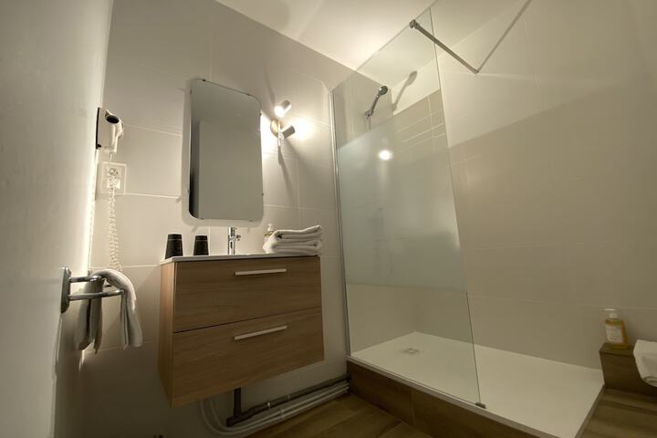 Room 44 of 73