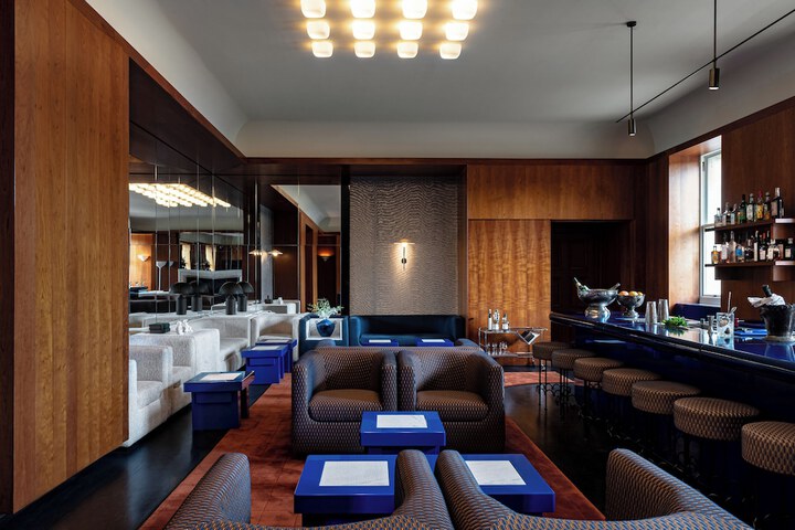 Lounge 100 of 136