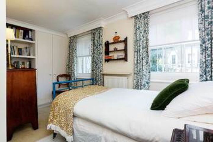 Room 5 of 18