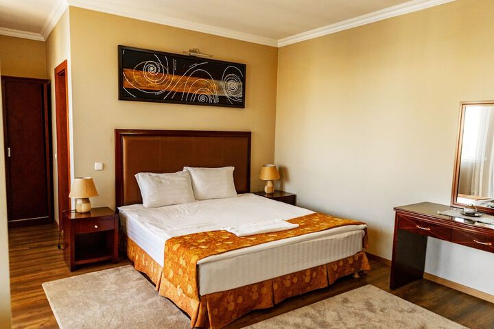 Room 7 of 19