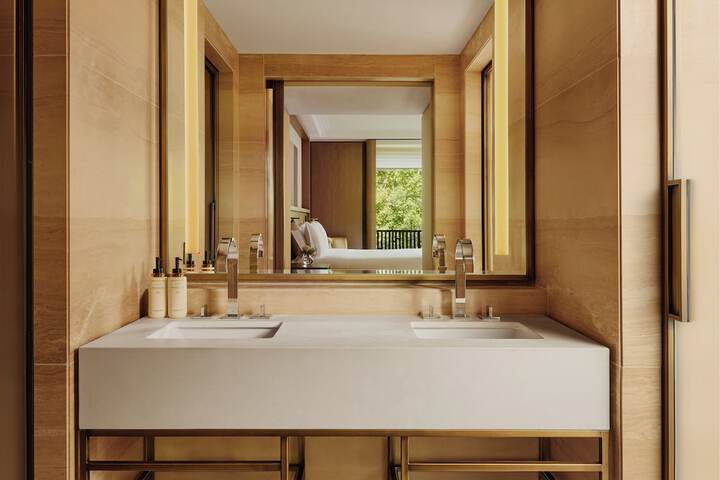 Room 45 of 71