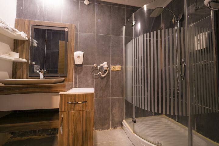 Room 20 of 34