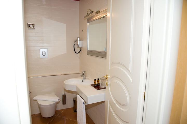 Room 21 of 60