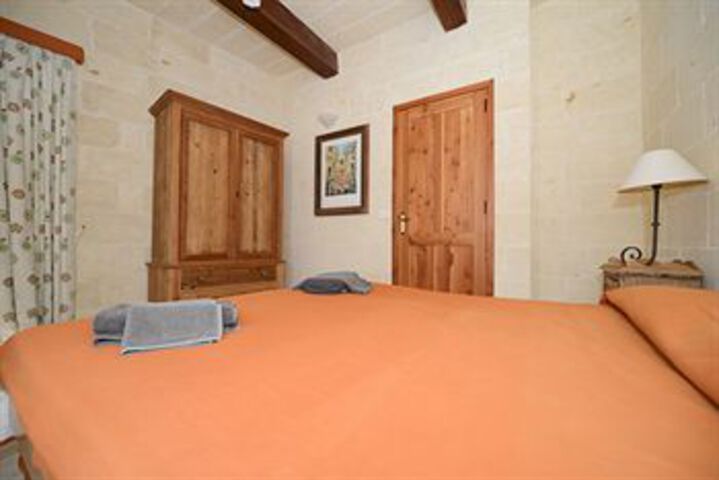 Room 18 of 80