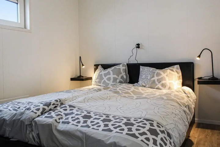 Room 4 of 10