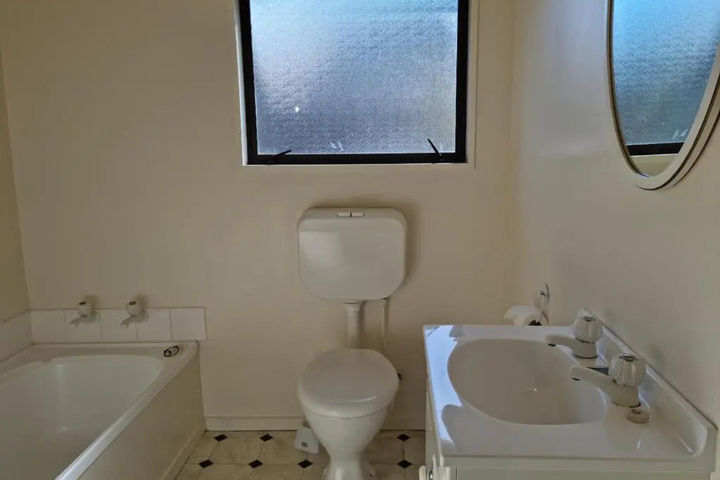 Room 7 of 11