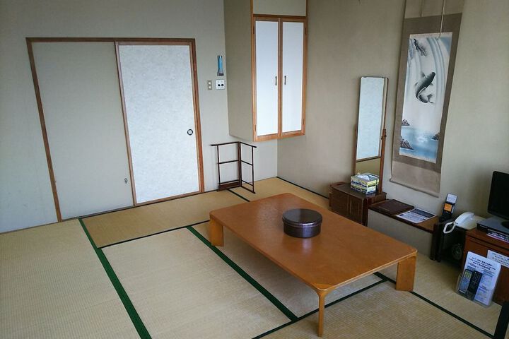 Room 6 of 30