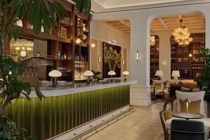 Lounge 67 of 77