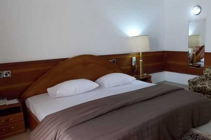 Room 9 of 27