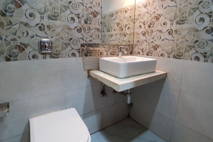 Room 4 of 13
