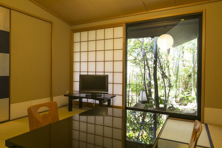 Room 9 of 35