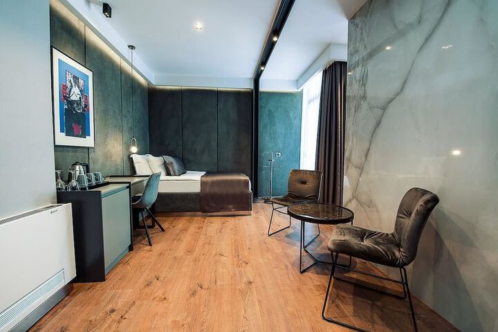 Room 10 of 38
