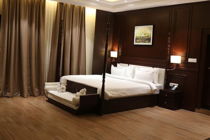Room 5 of 24