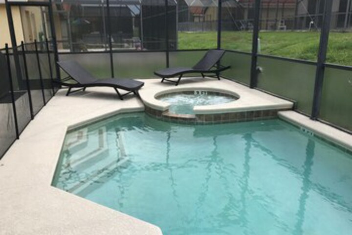 Pool 11 of 19