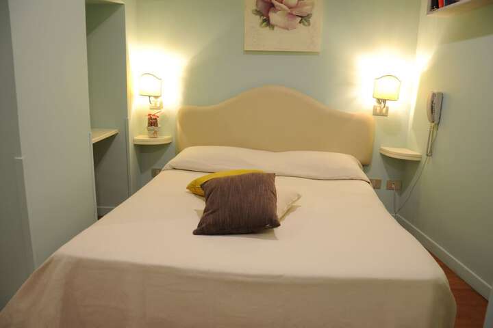 Room 12 of 23