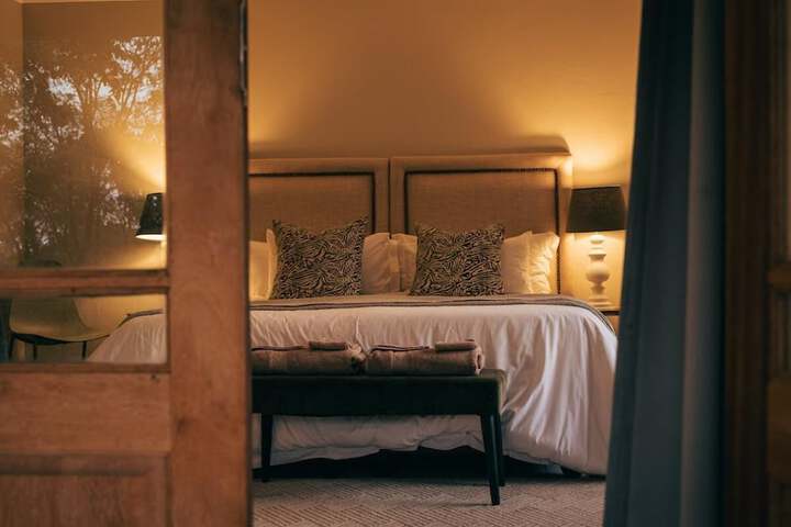 Room 40 of 242