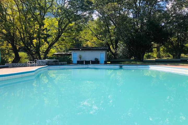 Pool 4 of 6