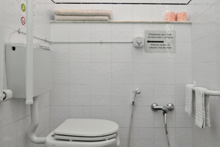 Room 26 of 46