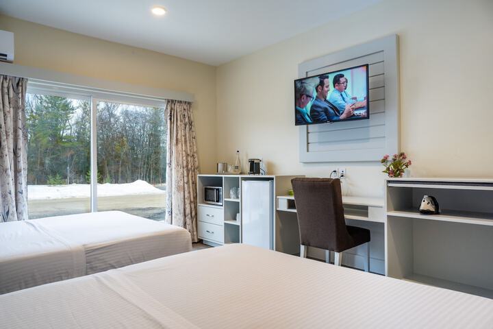 2 Queen Beds (2 of 14)