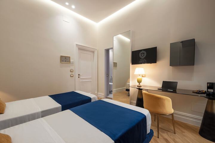 Room 5 of 178