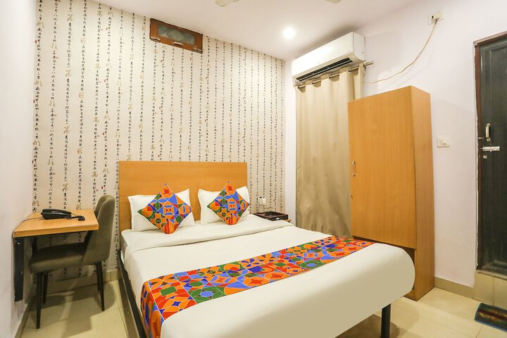 Room 6 of 33