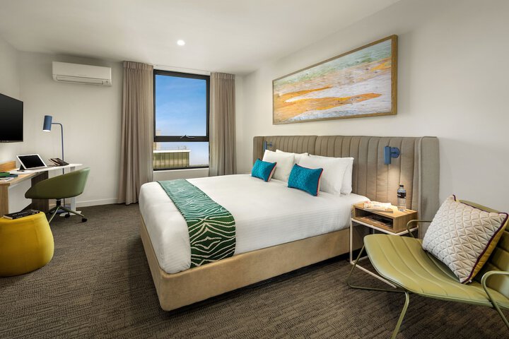 Room 6 of 32