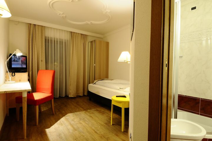 Room 28 of 59