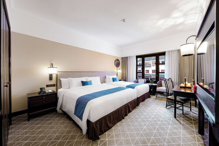Room 43 of 165