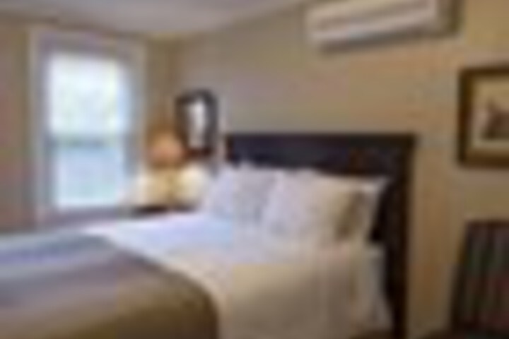 Room 2 of 297