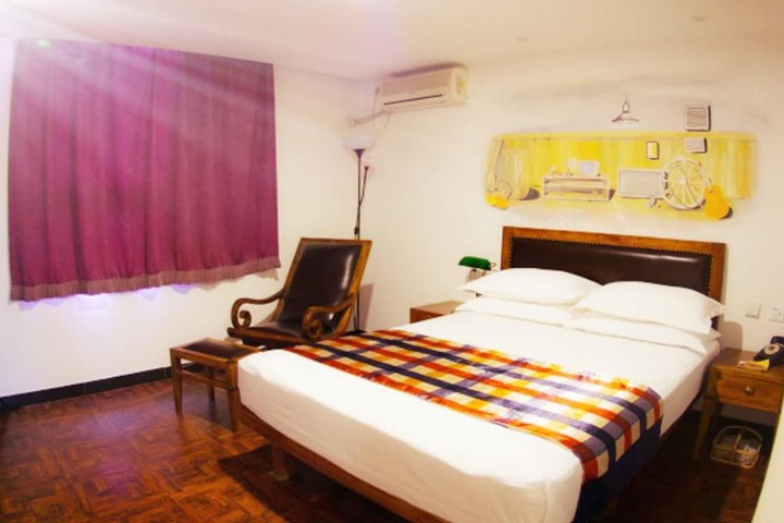 Room 7 of 27