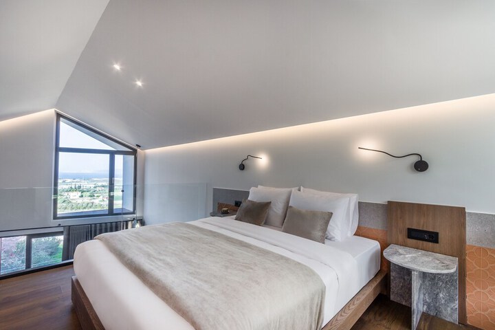 Room 21 of 166