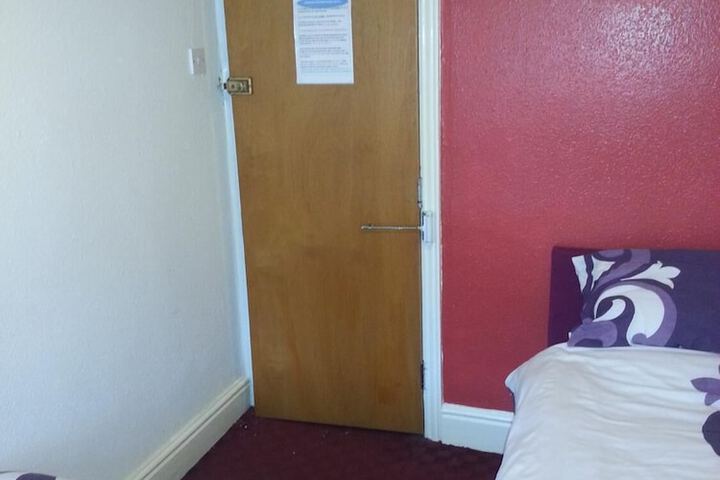 Room 9 of 72