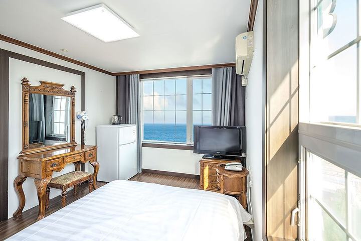 Room 48 of 50