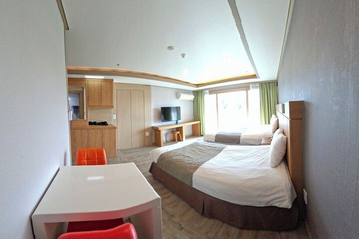Room 17 of 61