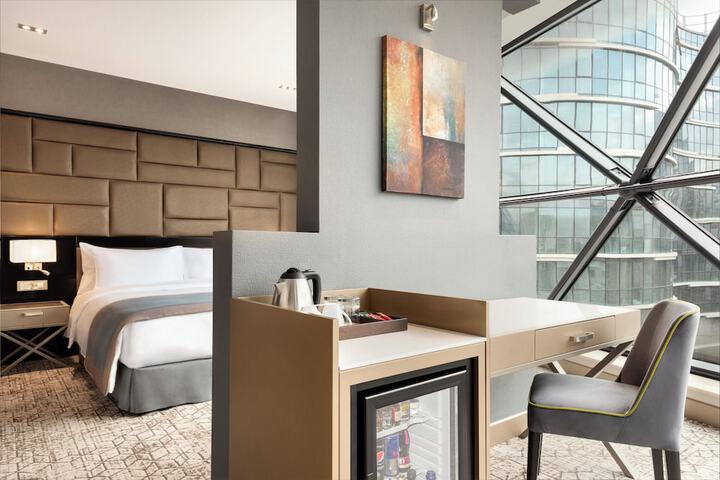 Room 12 of 80