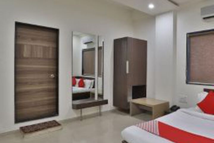 OYO 41737 Hotel Atithi