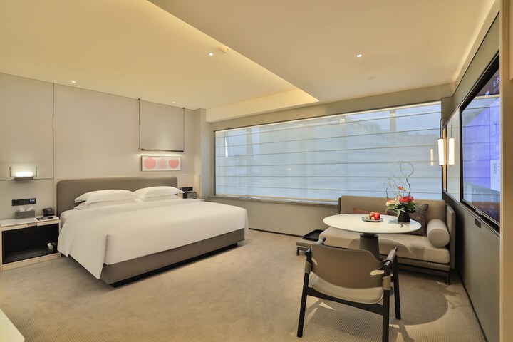 Room 14 of 95