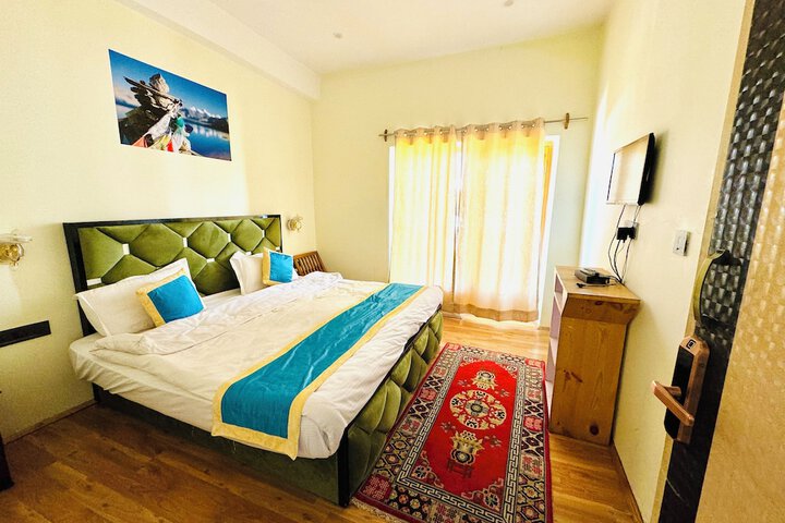Room 6 of 24