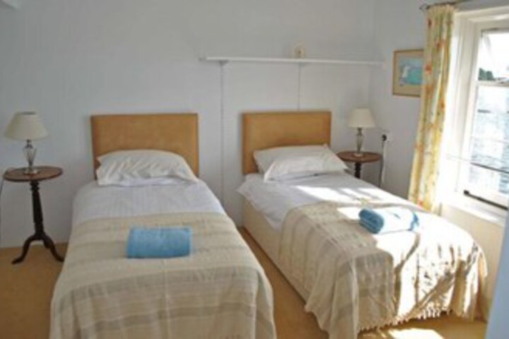 Room 16 of 28