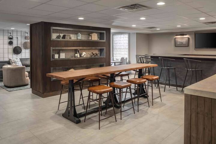 Breakfast/Coffee Service 25 of 38