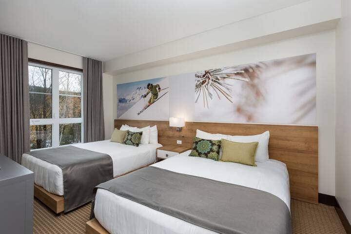 1 Queen Bed (7 of 13)