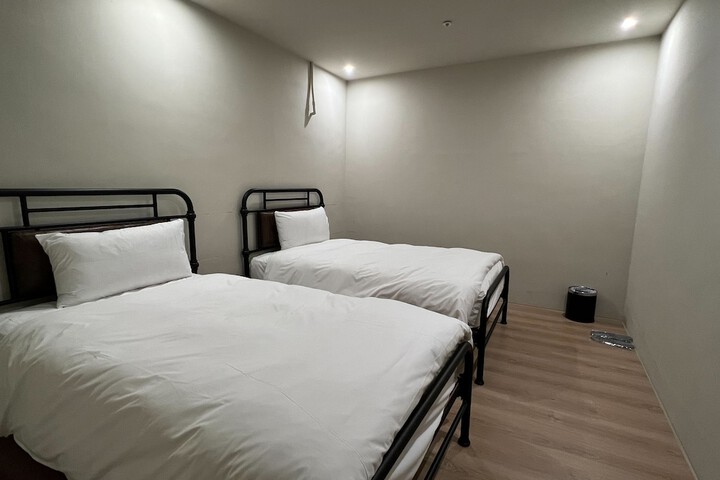 Room 18 of 49
