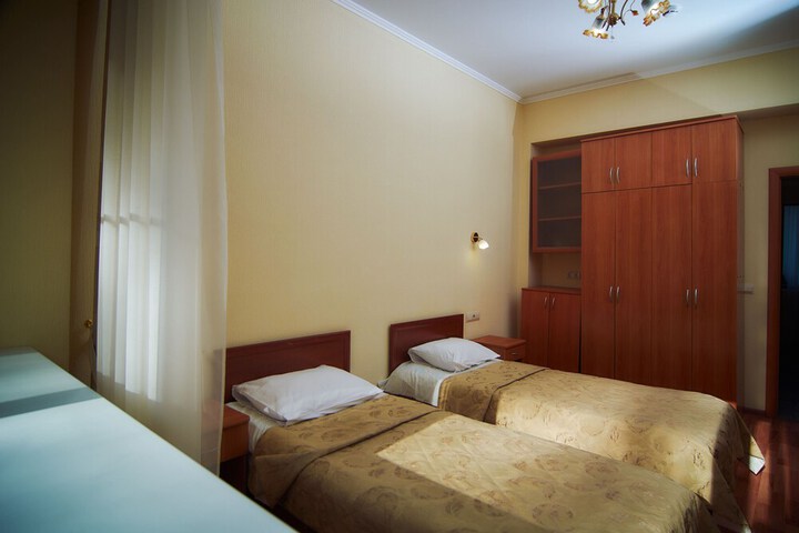 Room 18 of 115