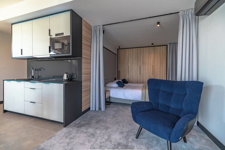 Room 33 of 136