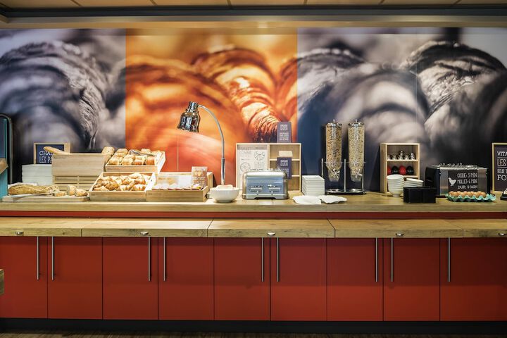 Breakfast/Coffee Service 27 of 40