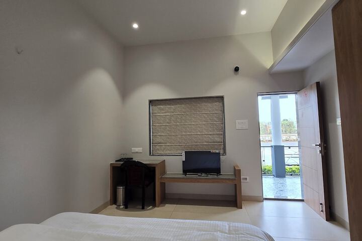 Room 10 of 65