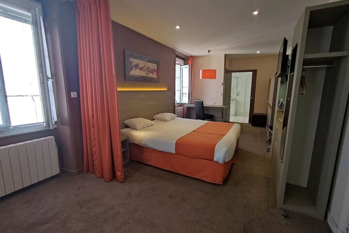 Room 18 of 50