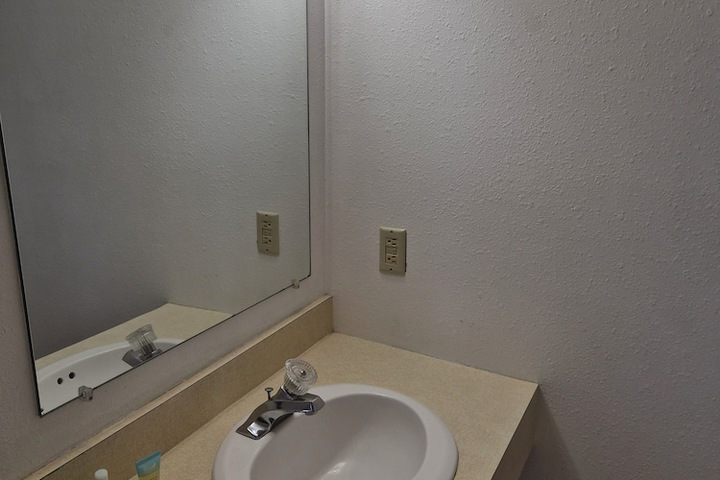 Room 12 of 19