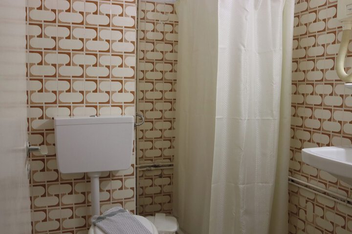 Room 182 of 261
