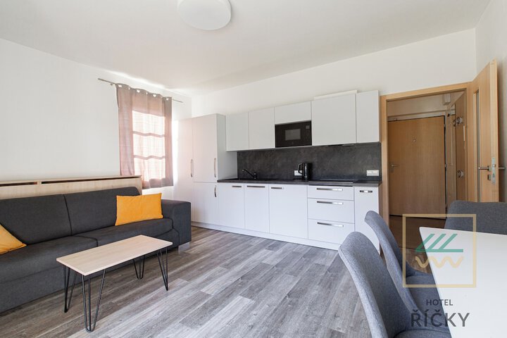 Room 33 of 194